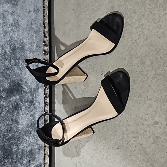 Black Suede Basket Weave Style Ankle Strap Heels size6 - Picture 2 of 7